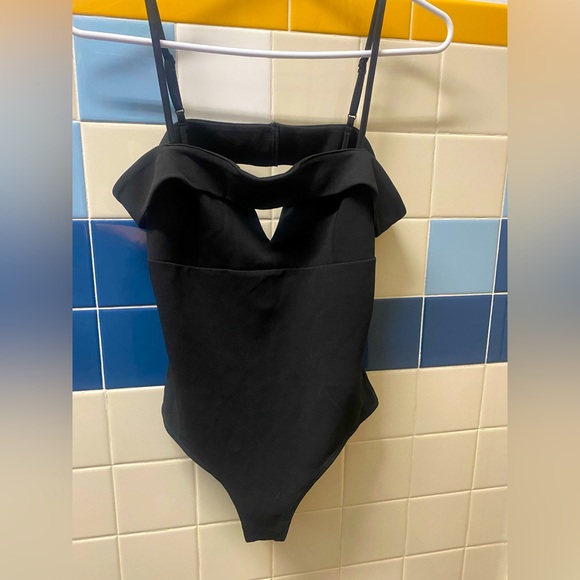 NEW Lulus Sleek Bodysuit - Picture 1 of 3